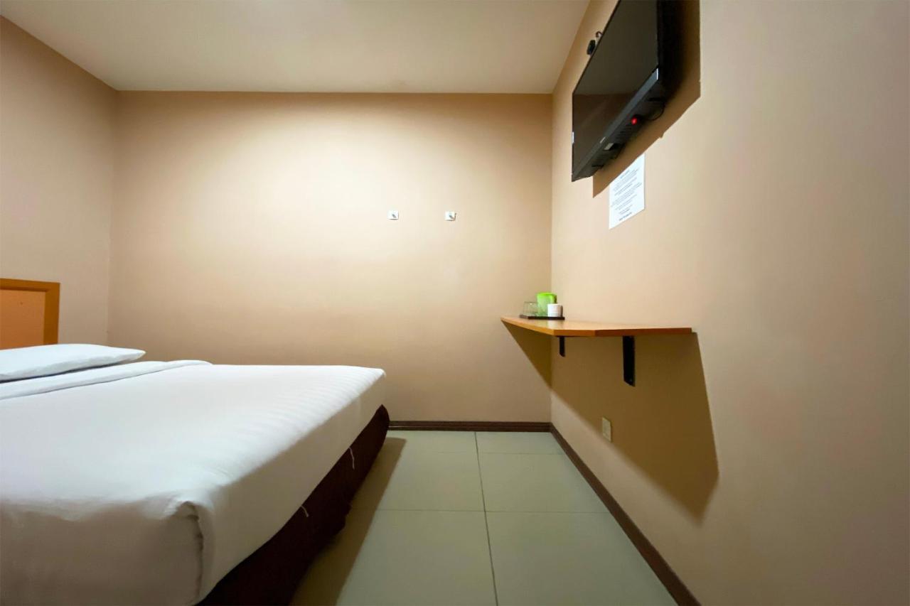 Oyo 90108 Hotel Kaya Kota Kinabalu Exterior photo