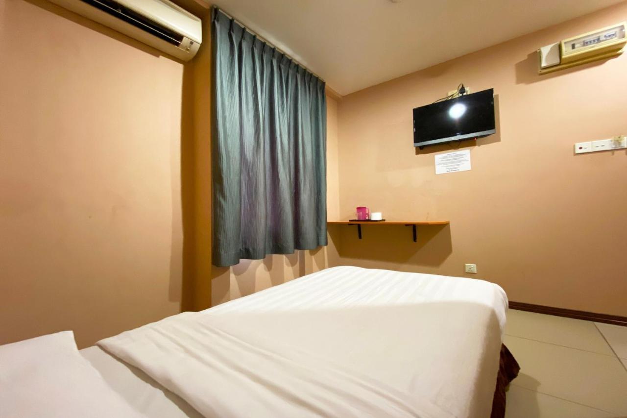 Oyo 90108 Hotel Kaya Kota Kinabalu Exterior photo